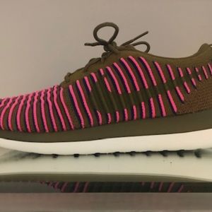 BRAND NEW Nike Sneakers